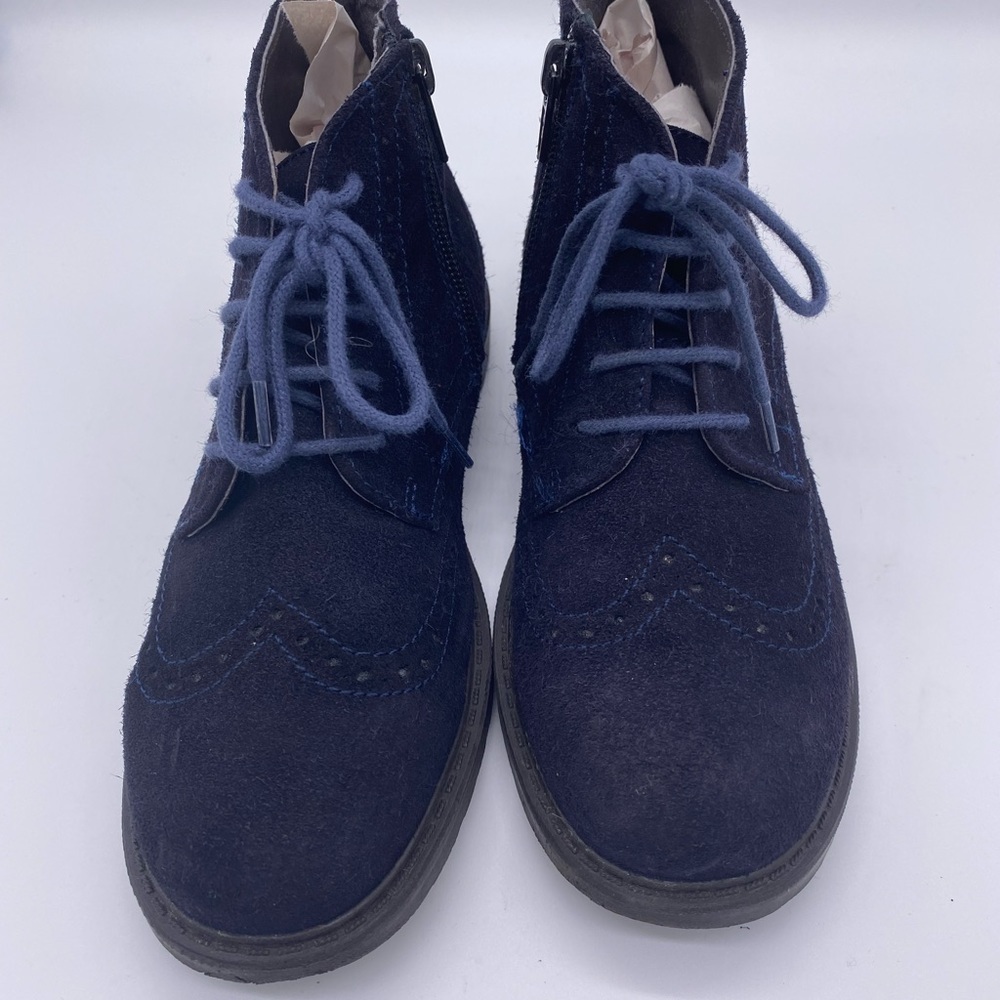 Boys' boots Blue suede laced boots.